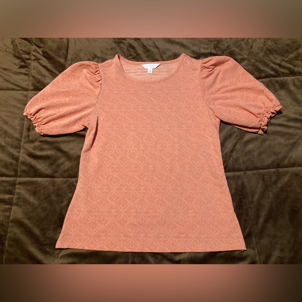 Lauren Conrad brand,size small, cute floral print on comfy top with cute sleeves
